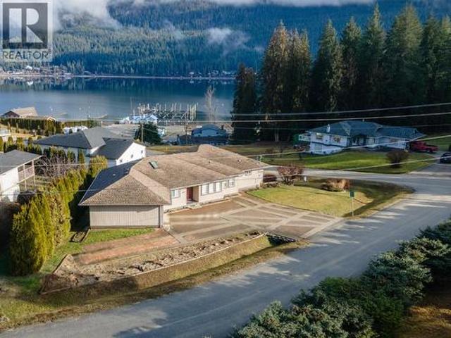 2483 Marine Place, Blind Bay, BC, V0E 1H1 house for sale | Listing ID 10375 | Royal LePage