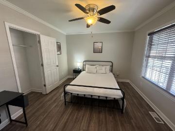 2483 Memorial Dr SE, 1 bed, 1 full bath