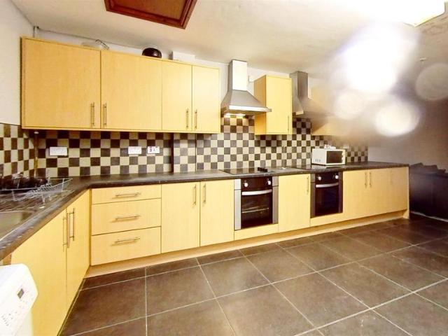 248 Dawlish Road, Stirchley, B29 7AT, United Kingdom | 6 bed house for rent #134901852 | Rentberry