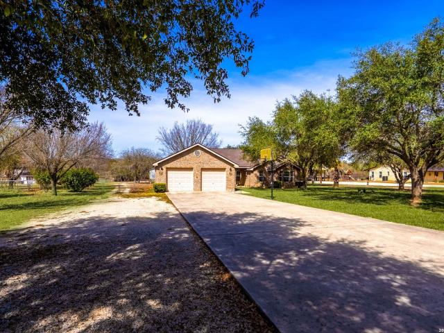 248 Hunters Dawn Dr, La Vernia, TX 78121 | MLS #1944