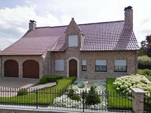 248 m2 apartment for rent in Oostrozebeke
