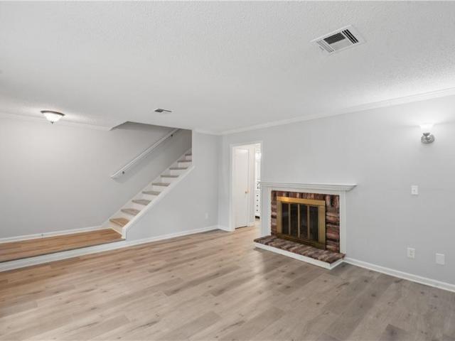 2492 Northlake Court NE