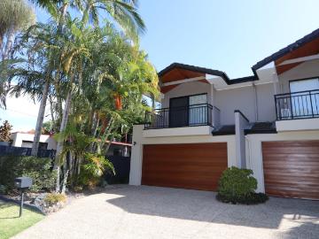 2/49 Melinda Street, SOUTHPORT QLD 4215