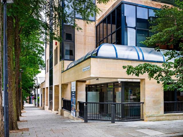 249 Midsummer Boulevard, Milton. 2 bed flat to rent £1,450 pcm £335 pw