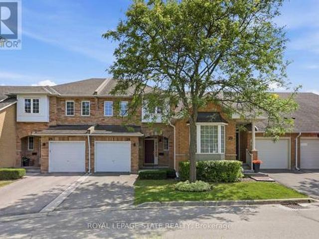 24 10 Davidson Boulevard, Hamilton, ON, L9H 7N9 townhouse for sale | Listing ID X13599 | Royal LePage