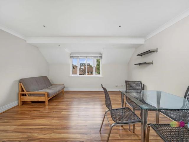 24 26 Friern Park