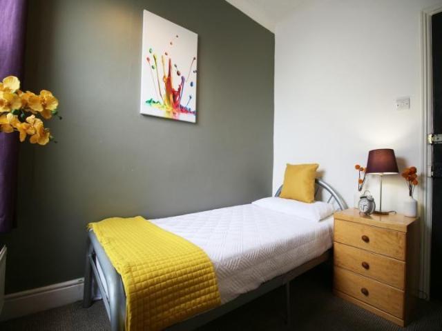 24 Thesiger Street, Lincoln. 1 bed in a house share to rent £399 pcm £92 pw