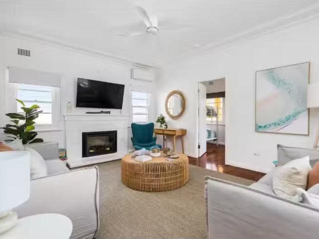 24 Tomaree Road, SHOAL BAY House for rent Listed by Phillipa.
