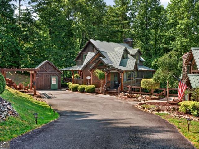 24 Twin Lakes Road