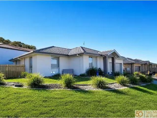 2/4 Urangarra Place, Jerrabomberra Townhouse for rent Listed.