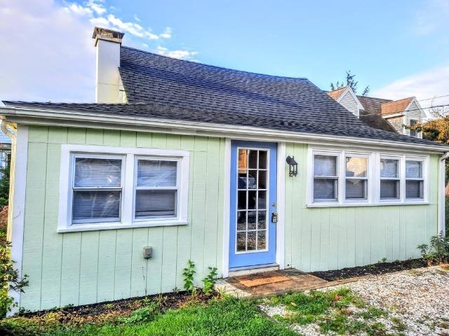 24 Virginia St, 2 beds, 1 full bath