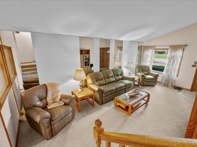 24 W Devon Avenue