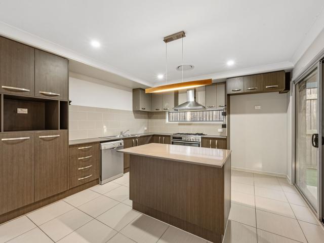 24 Watarrka Avenue Fitzgibbon, QLD 4018