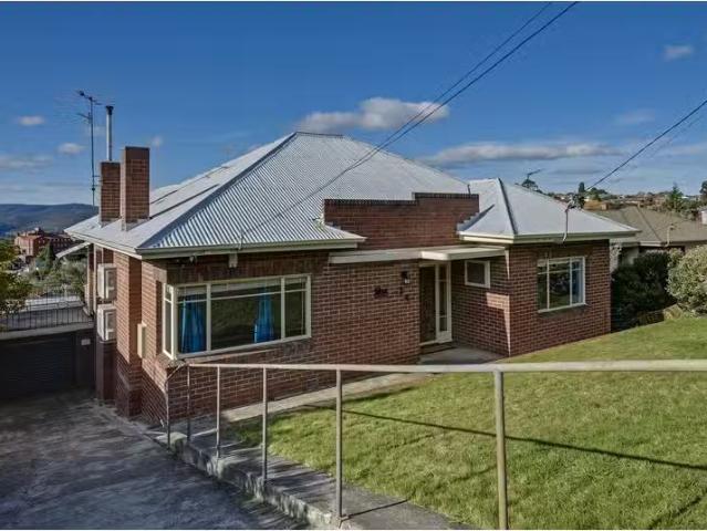 24 Waverley Avenue, MOUNT STUART House for rent Listed by Chl.