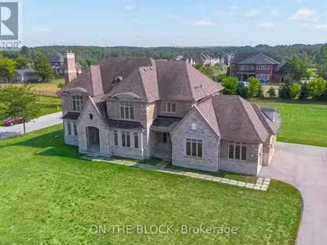 24 Whitewood Drive, Whitchurch Stouffville, ON, L4A 1R9 hous.