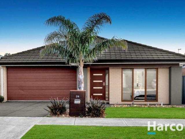 24 Yearling Crescent, CLYDE NORTH, VIC 3978