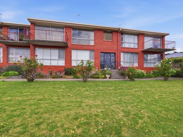 2/4 albert rd, moonah