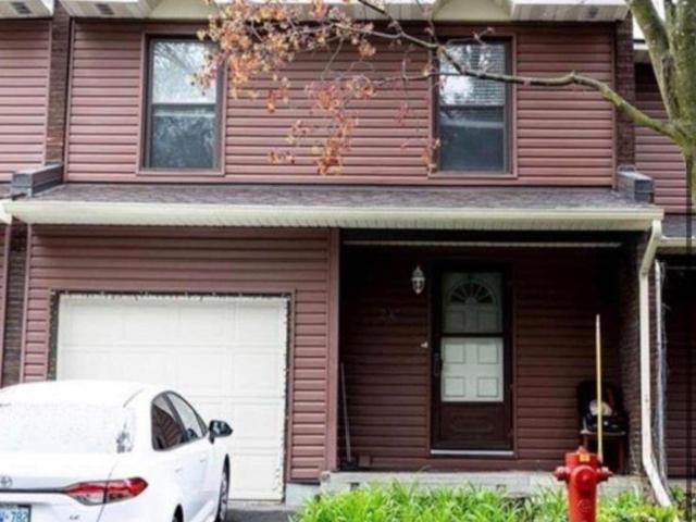 24 Arnold Drive #C Ottawa, ON K2H6V9