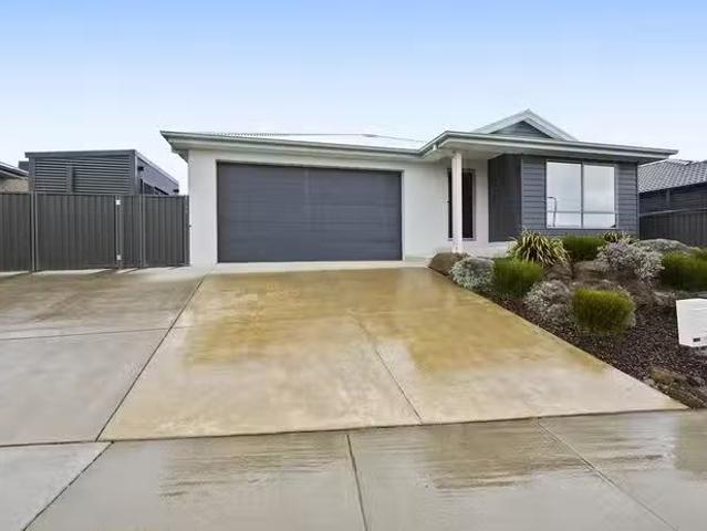24 Arranmore Drive, Miners Rest, VIC 3352