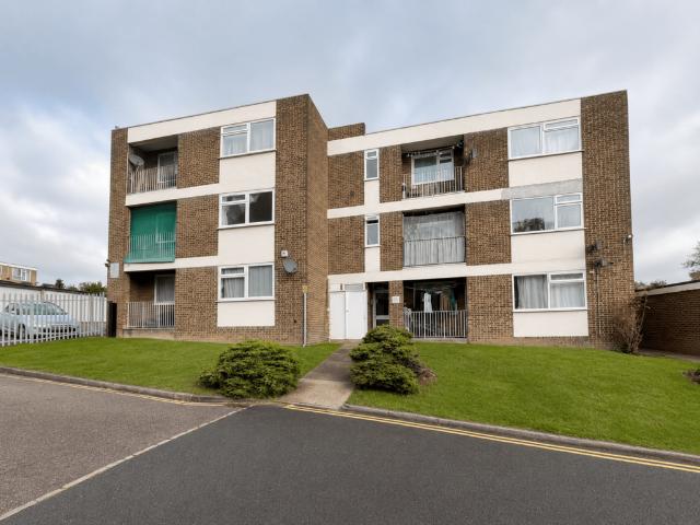 24 Atherton Heights, HA0 1YD 2 bed flat to rent £1,950 pcm £450 pw