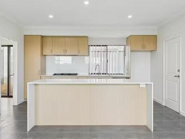 24 Bonfire Chase, Eglinton, WA 6034