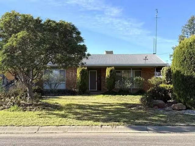 24 Brooks Crescent, Darlington Point, NSW 2706
