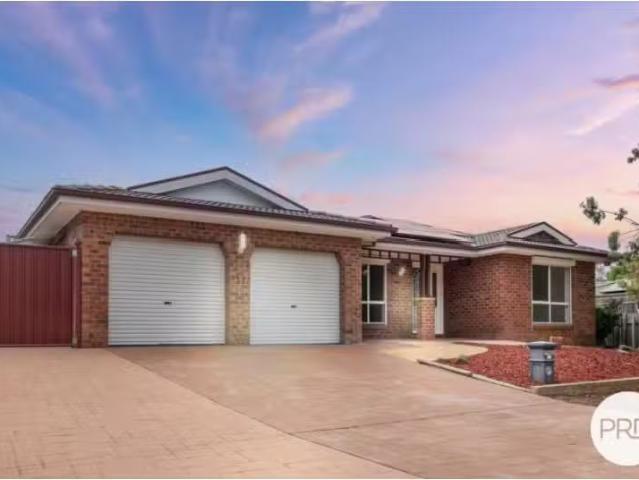 24 Buckmaster Crescent, DUNLOP House for rent Listed by Gana.