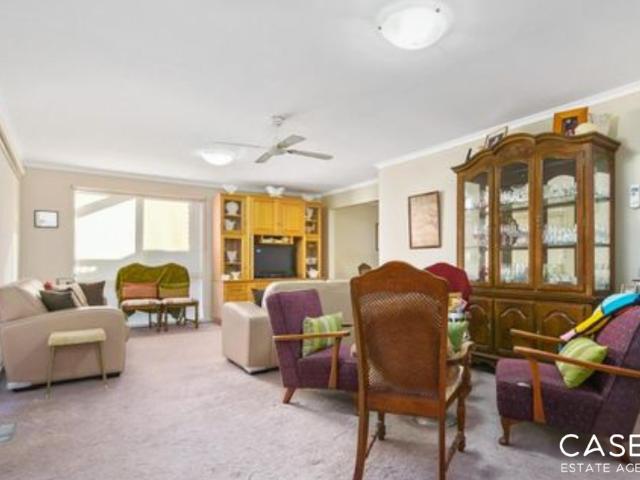 2/4 Camley Court, Berwick