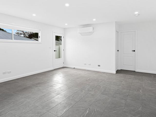 2/4 Calderwood Road Albion Park, NSW 2527