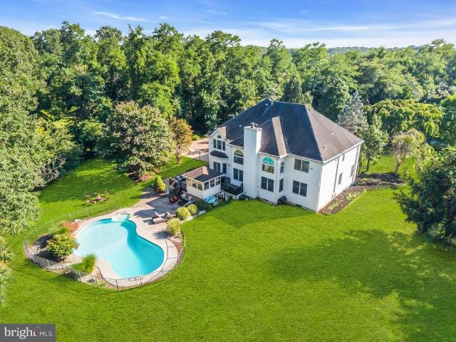 24 Carriage Way