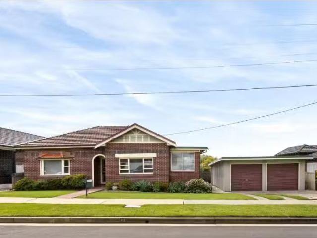 24 Clare Crescent, Russell Lea House for rent Listed by Ally.