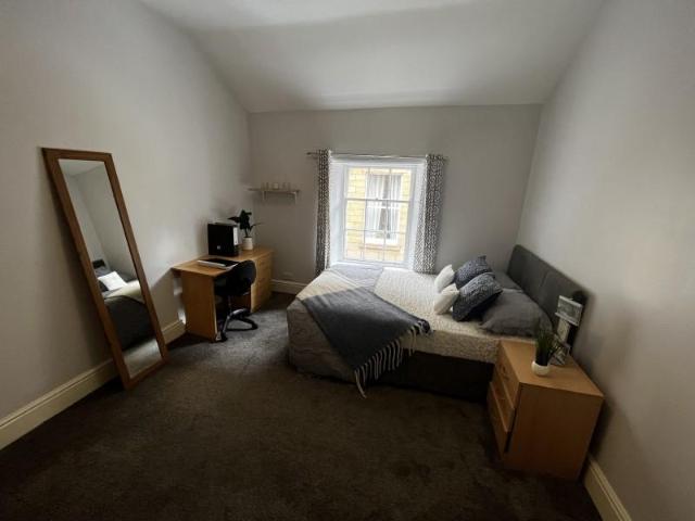 24 Cumberland Road, Leeds LS6 1 bed in a house share to rent £647 pcm £149 pw