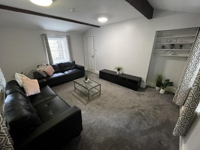 24 Cumberland Road, Leeds LS6 4 bed terraced house to rent £2,288 pcm £528 pw