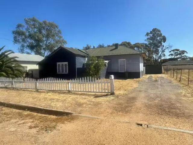 24 Cullen Street, KATANNING, WA 6317 House for Rent