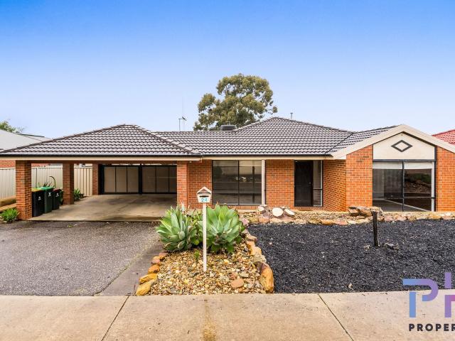 24 Daniel Drive Golden Square VIC
