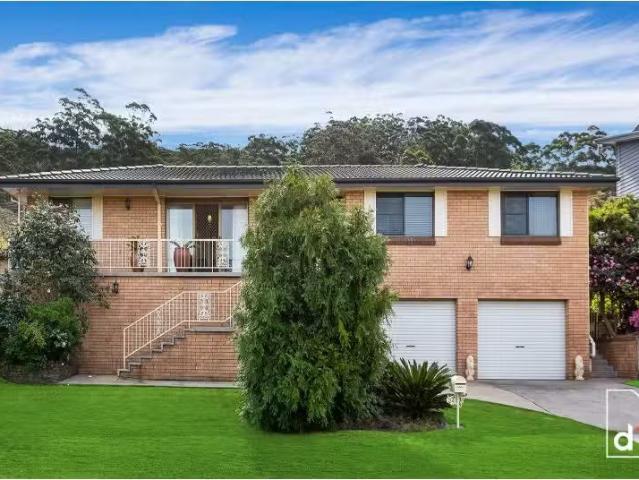 24 Deborah Avenue, Thirroul House for rent Listed by Sarah Ea.
