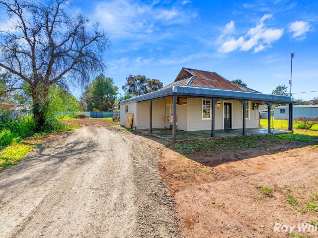 24 Derry Street Ganmain, NSW 2702