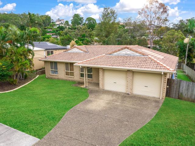 24 Duesbury Crescent, EDENS LANDING, QLD 4207