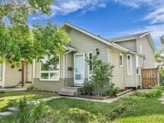 24 Erin Green Mews Se, Calgary, AB, T2B 3C3 house for sale.