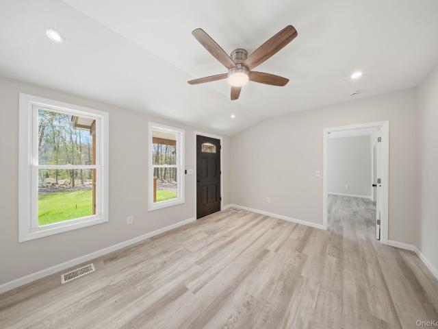 24 Farmingdale Lane