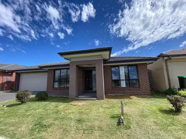 24 Goolwa Road, Point Cook, VIC 3030
