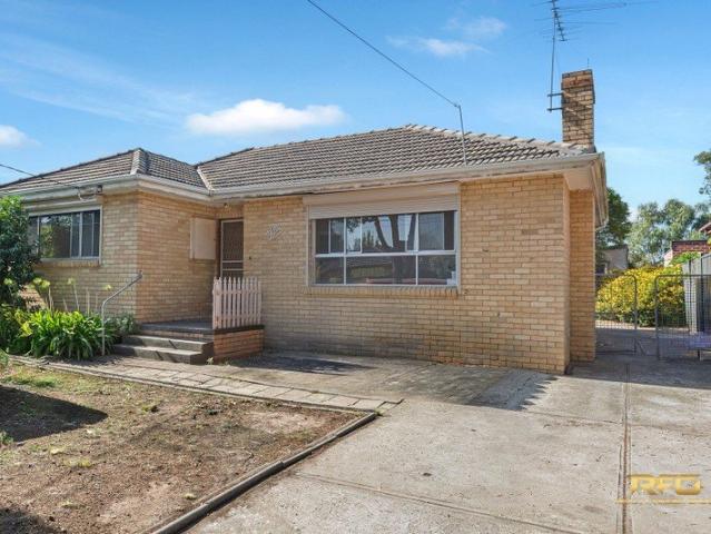 24 Glydon Avenue, St Albans Family Home on 650m2