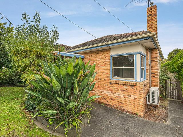 24 Hoffmans Rd, Essendon
