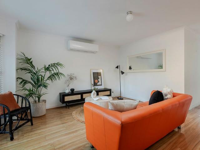 2/4 Hollard Street
