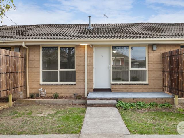 2/4 John Street, WENDOUREE VIC 3355
