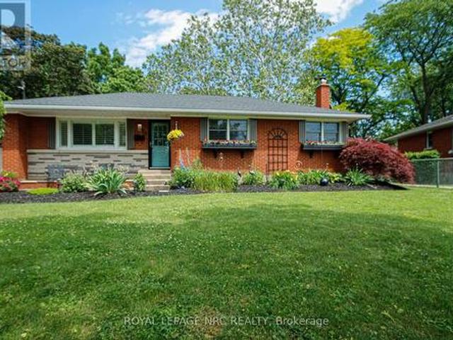 24 Juliana Crescent, St. Catharines Lakeport, ON, L2N 4B4 house for sale | Listing ID X13458 | Royal LePage