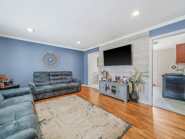 24 Lantern St, Huntington, NY 11743 | MLS #966865