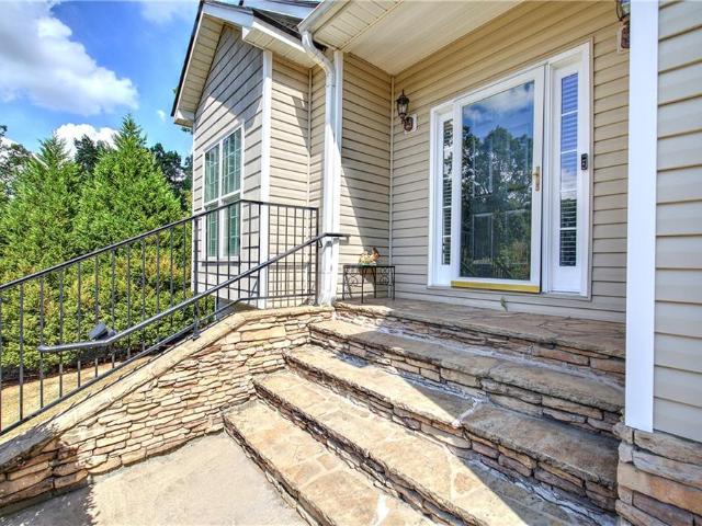 24 Lenox Drive NE