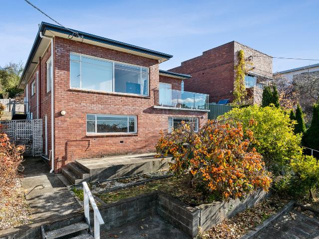 2/4 Lochner Street West Hobart 7000 Australia Edwards Windsor