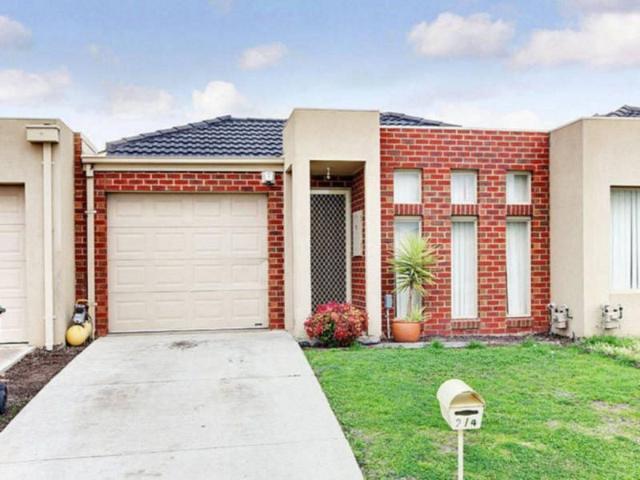 2/4 Lorraine Court, Hillside